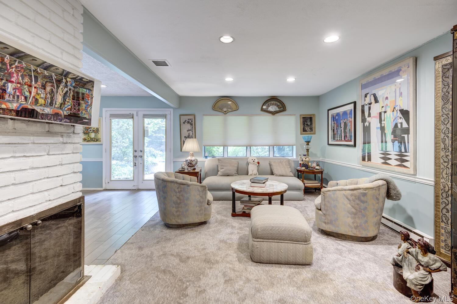 61 Locust Lane, Roslyn Heights, NY 11577