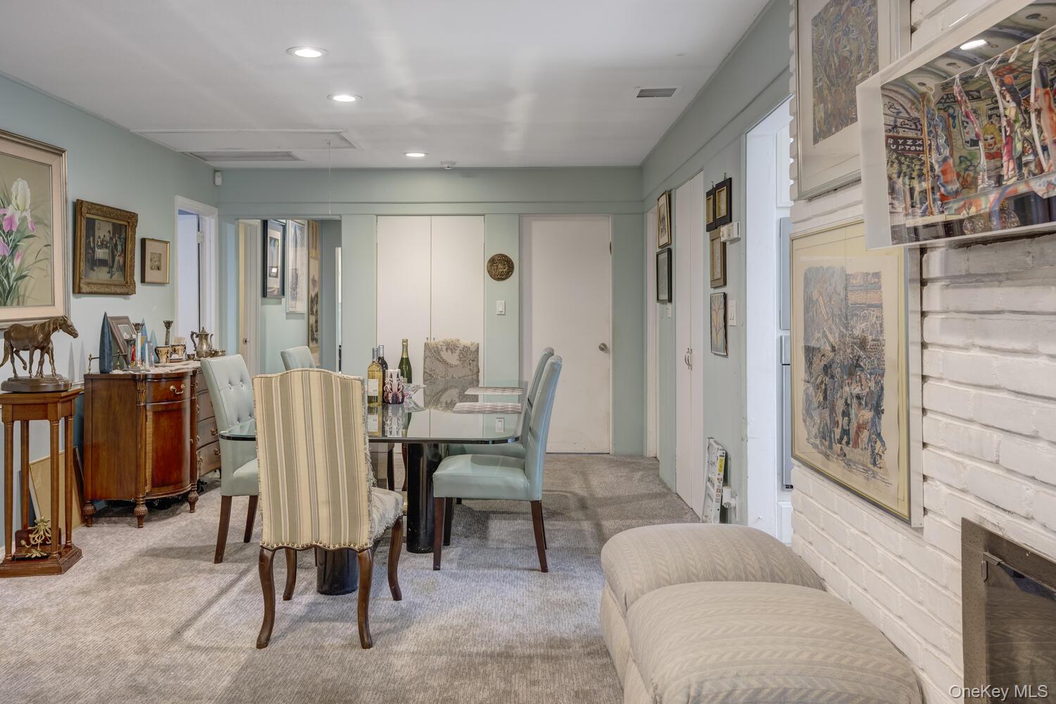 61 Locust Lane, Roslyn Heights, NY 11577