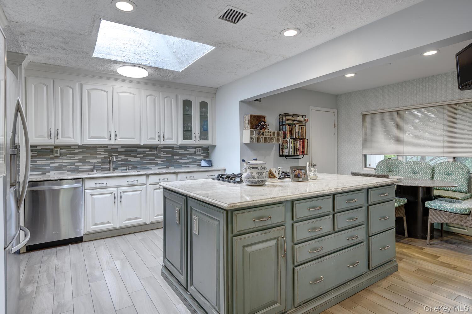 61 Locust Lane, Roslyn Heights, NY 11577