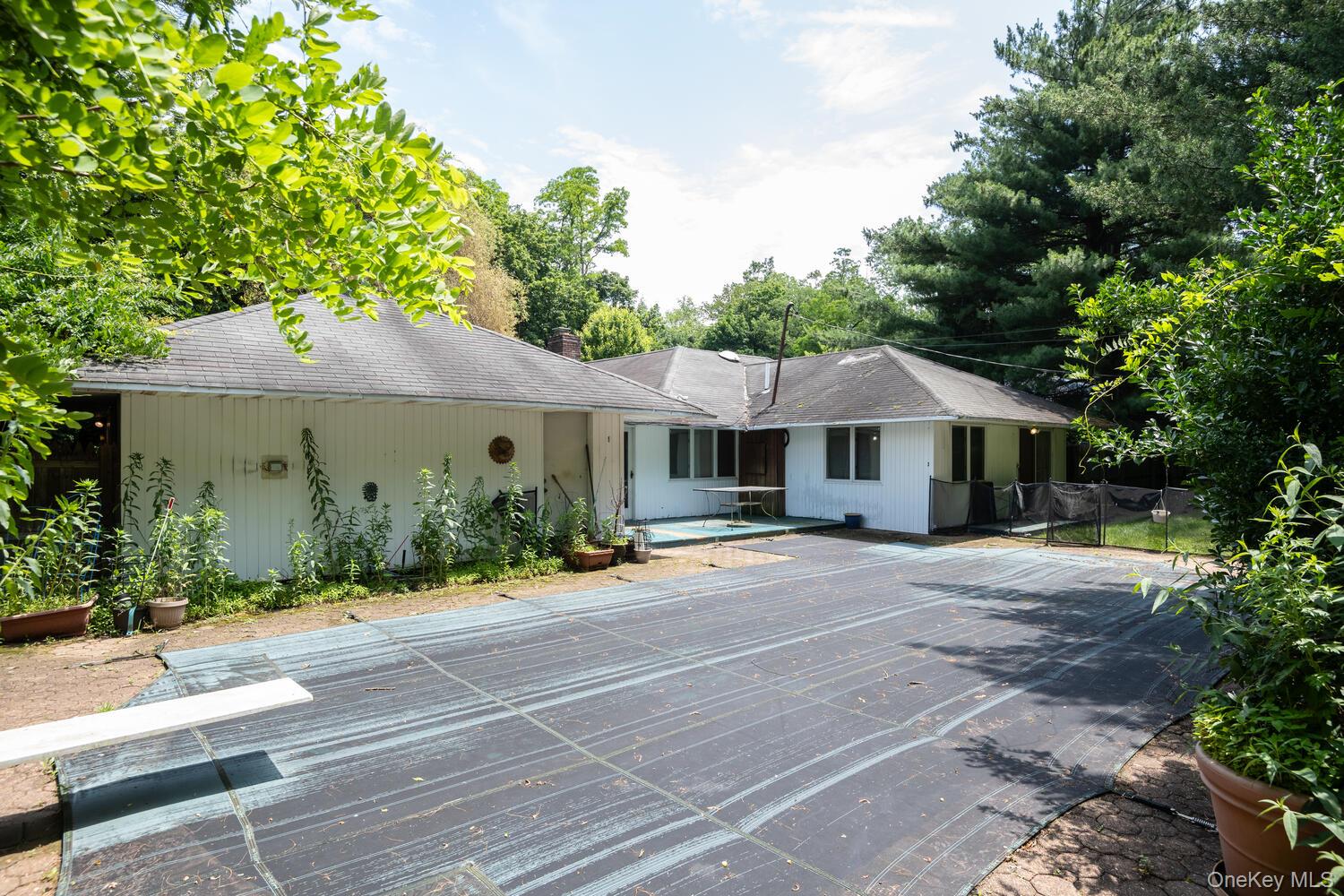 61 Locust Lane, Roslyn Heights, NY 11577