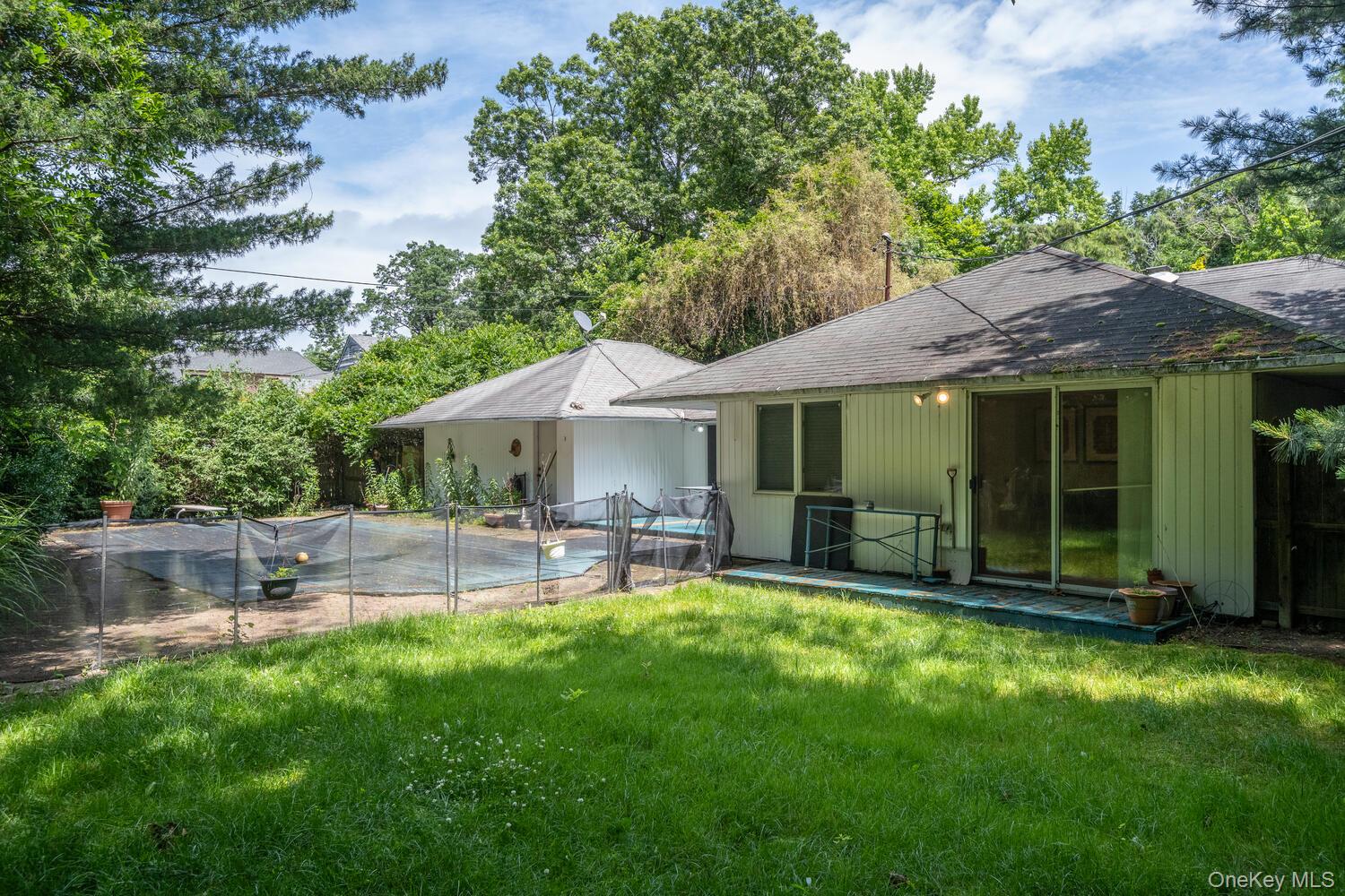 61 Locust Lane, Roslyn Heights, NY 11577