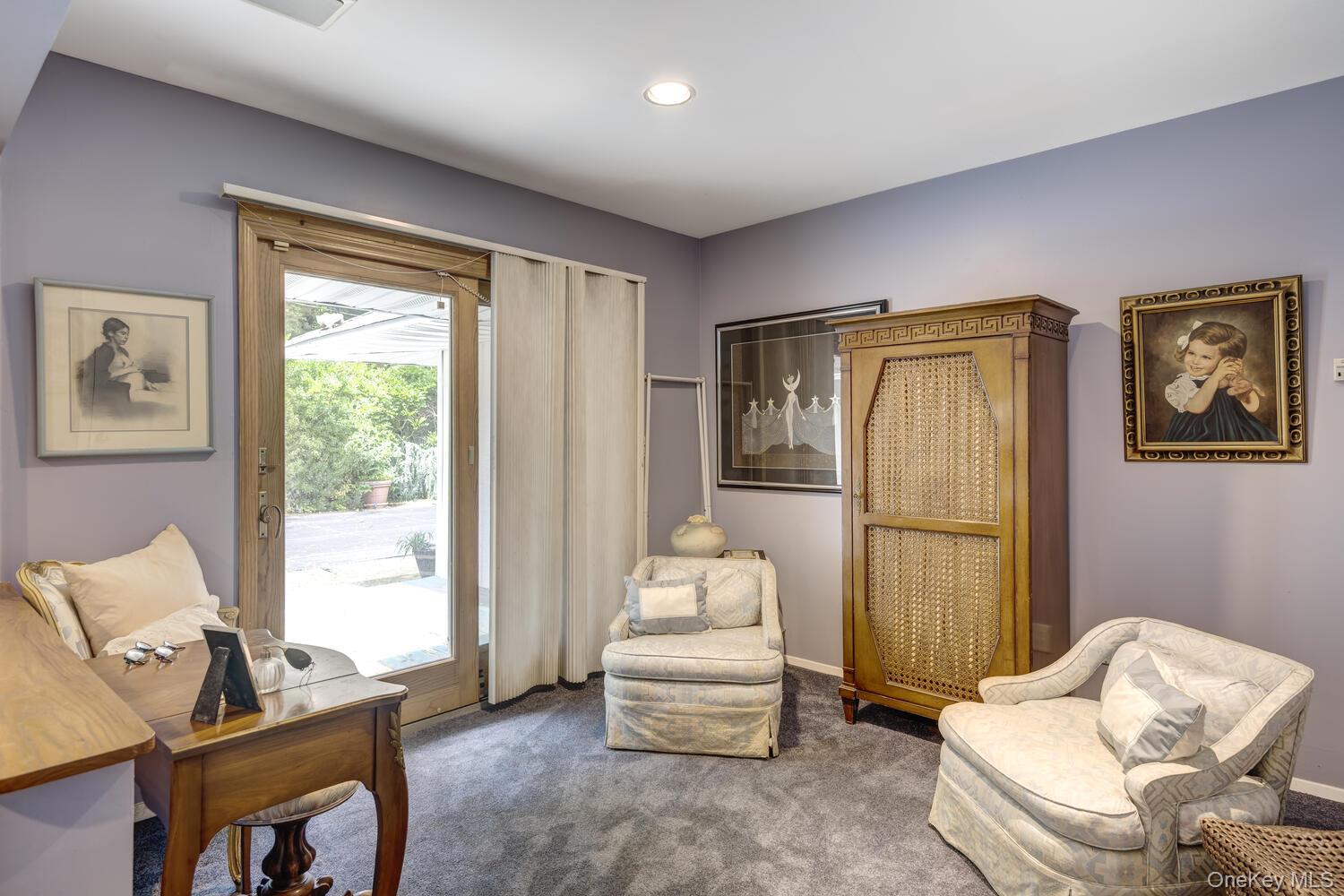 61 Locust Lane, Roslyn Heights, NY 11577