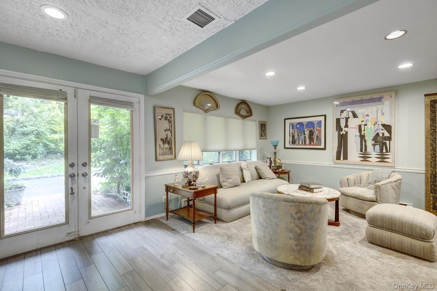 61 Locust Lane, Roslyn Heights, NY 11577