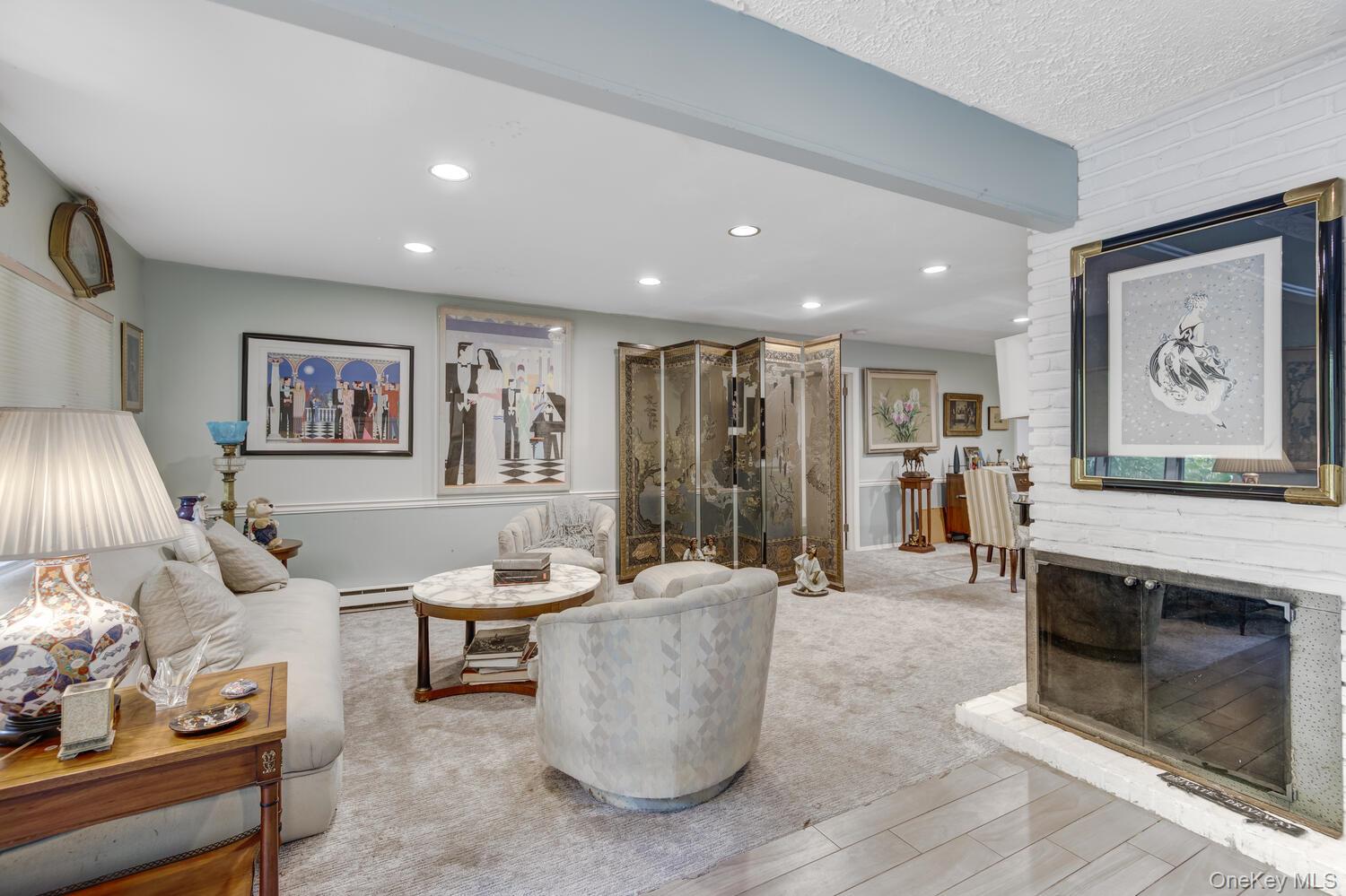 61 Locust Lane, Roslyn Heights, NY 11577