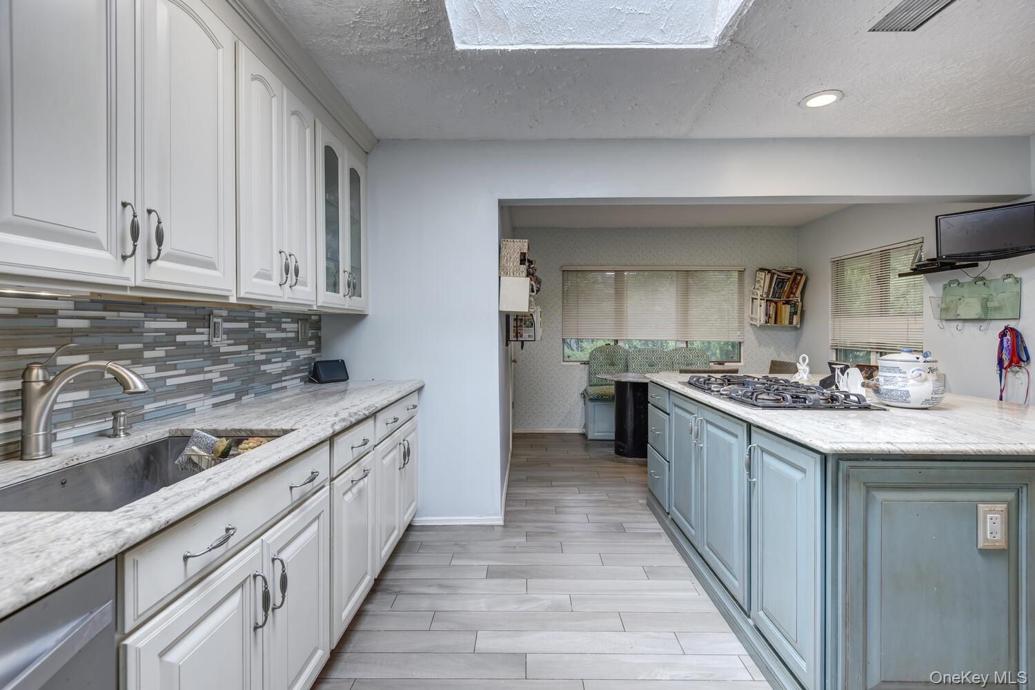 61 Locust Lane, Roslyn Heights, NY 11577