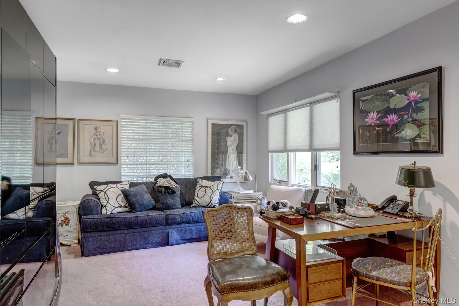 61 Locust Lane, Roslyn Heights, NY 11577