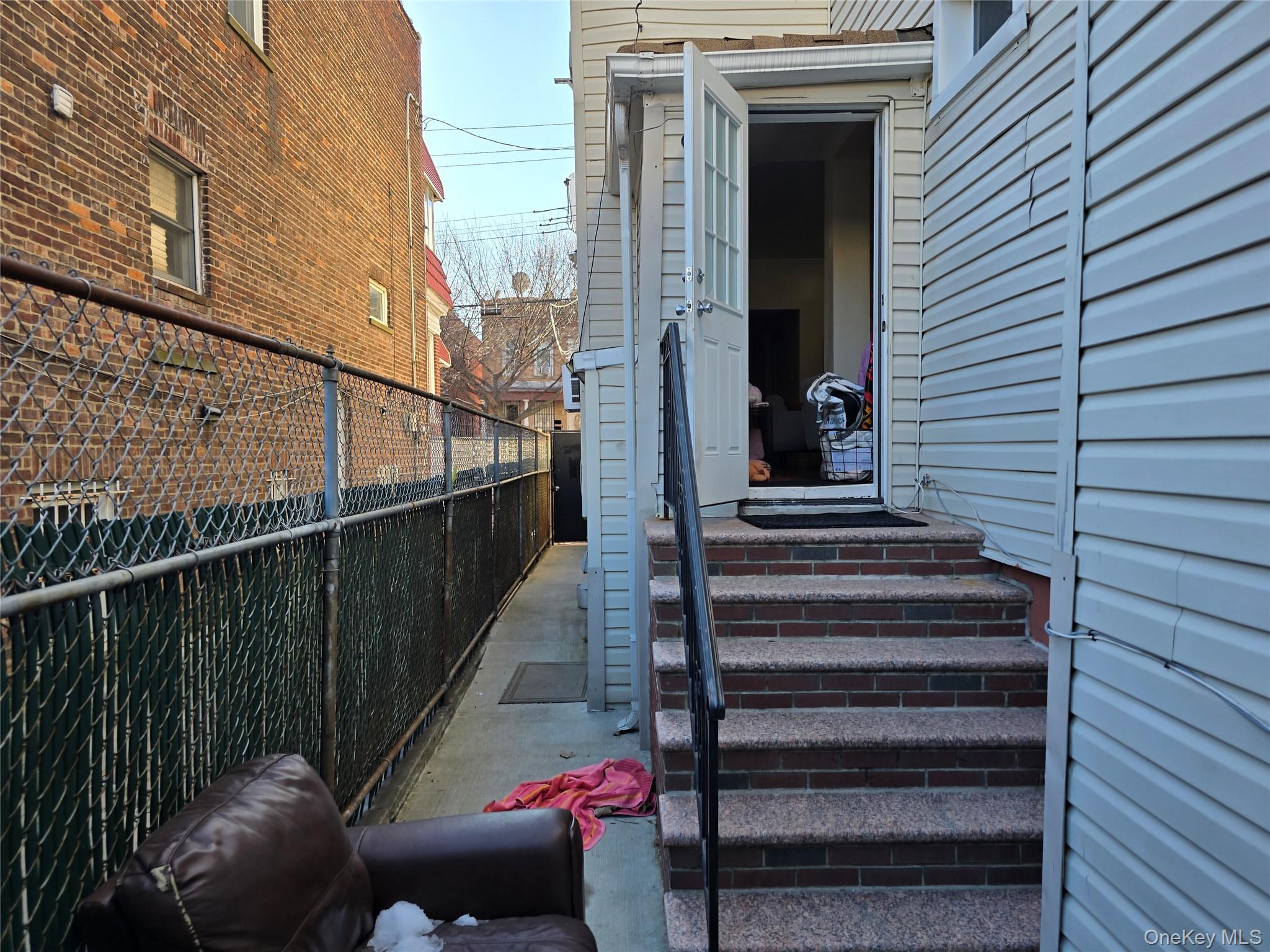 367 Lincoln Avenue, Brooklyn, NY 11208