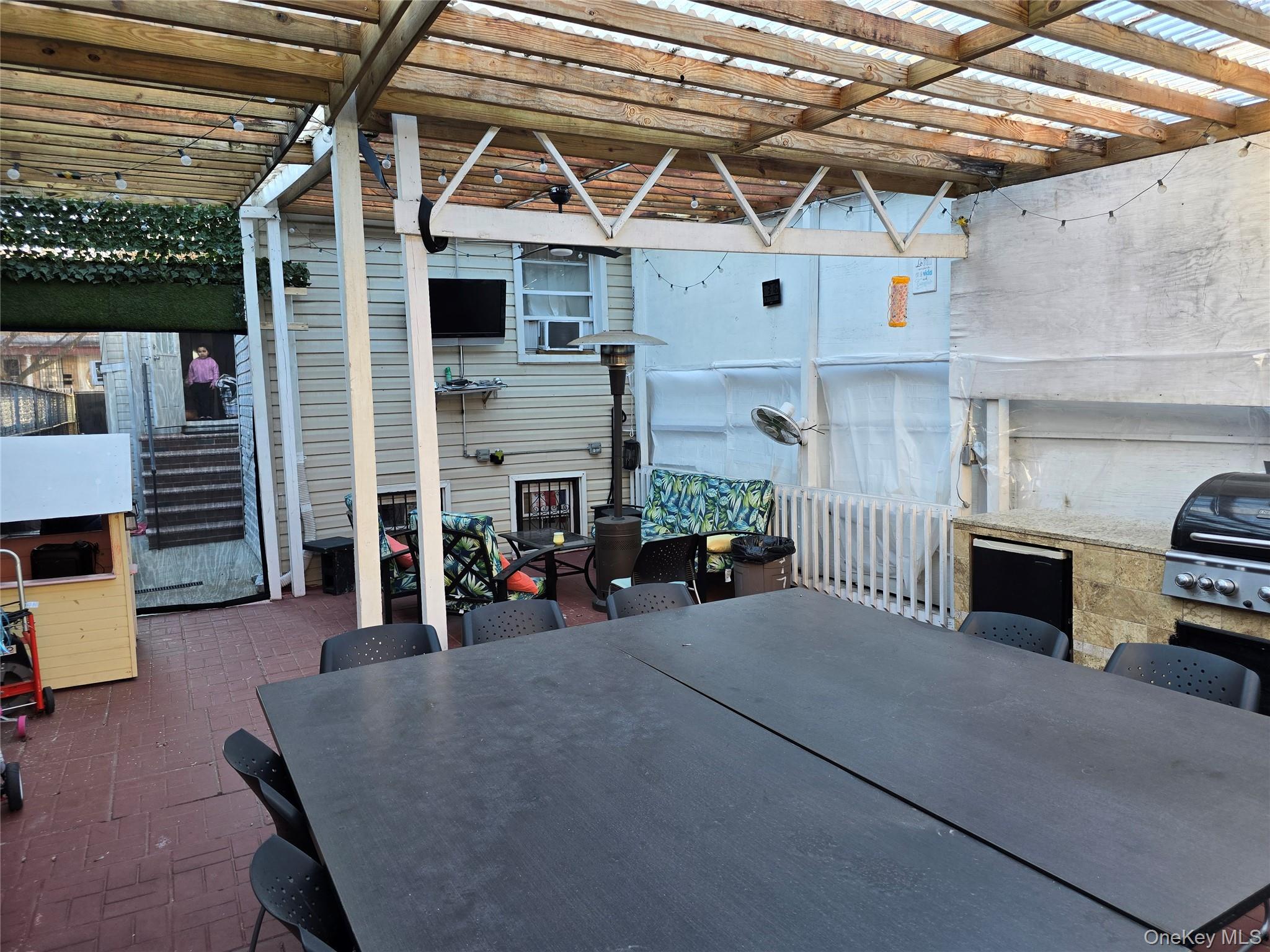 367 Lincoln Avenue, Brooklyn, NY 11208