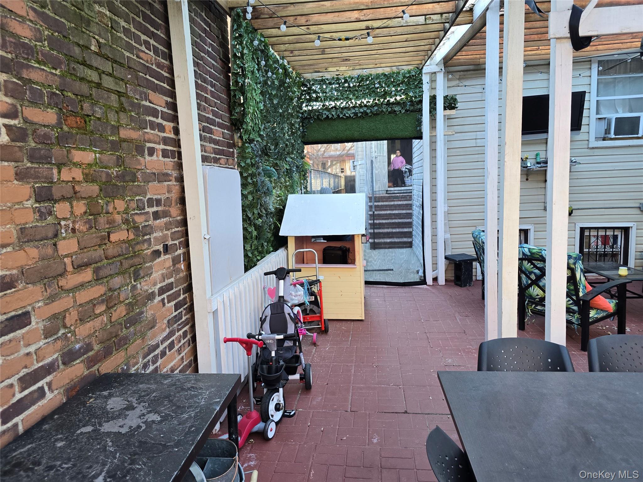 367 Lincoln Avenue, Brooklyn, NY 11208