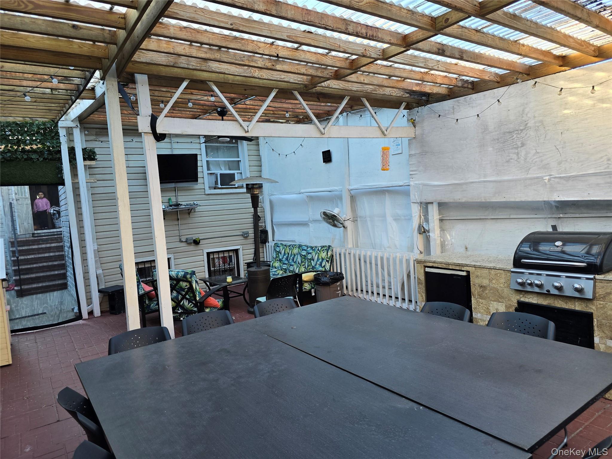 367 Lincoln Avenue, Brooklyn, NY 11208