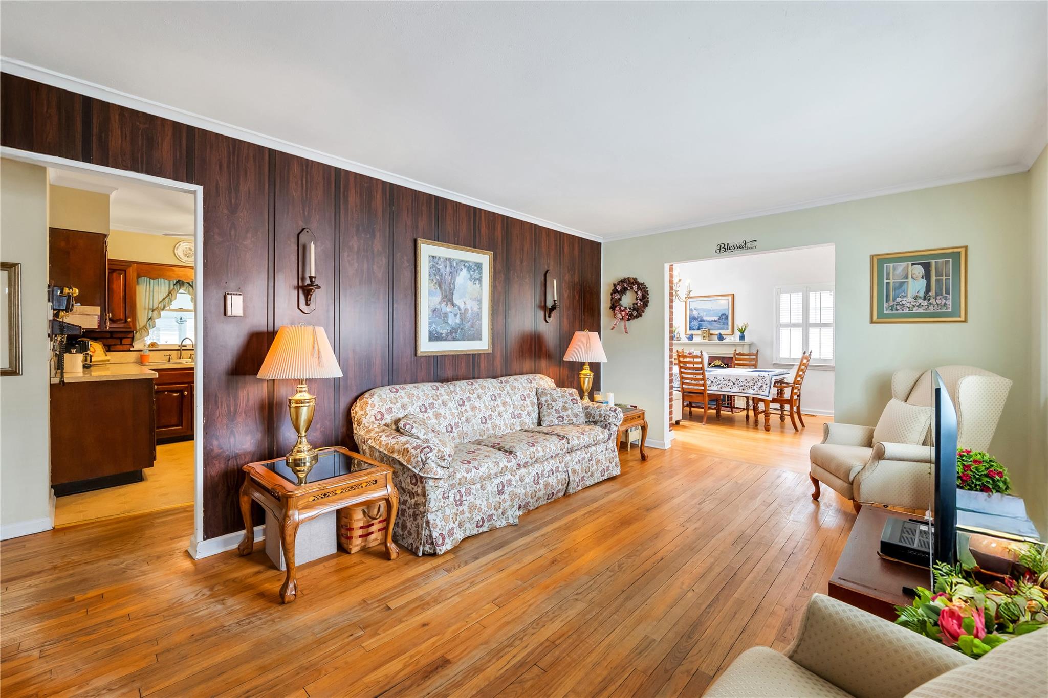 25 Hawthorne Avenue, Central Islip, NY 11722