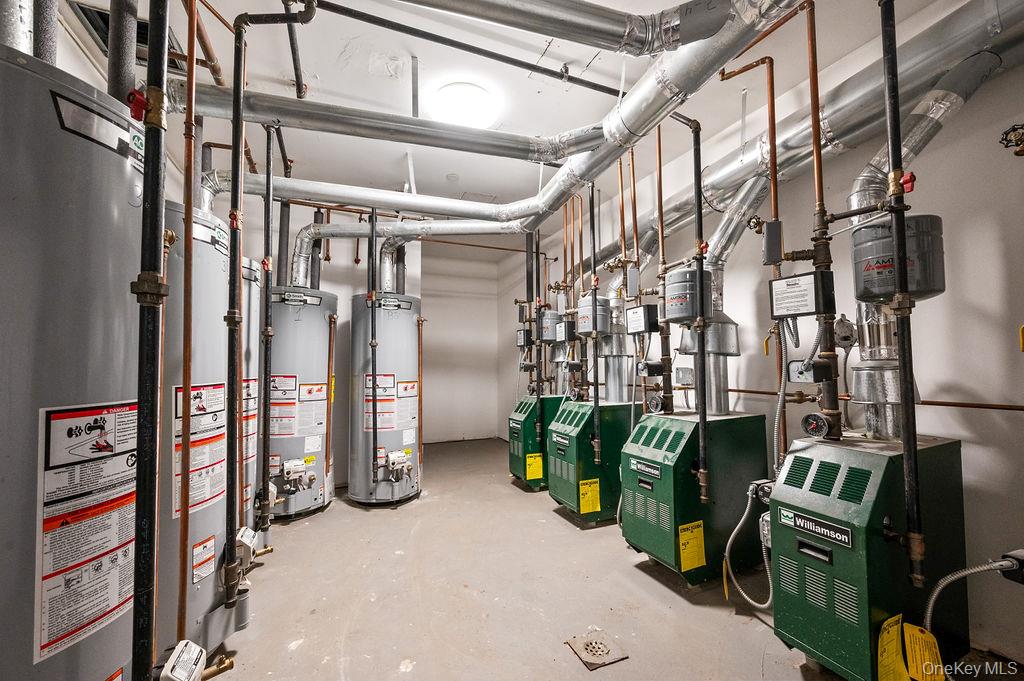 16001 Sanford Avenue, Flushing, NY 11358