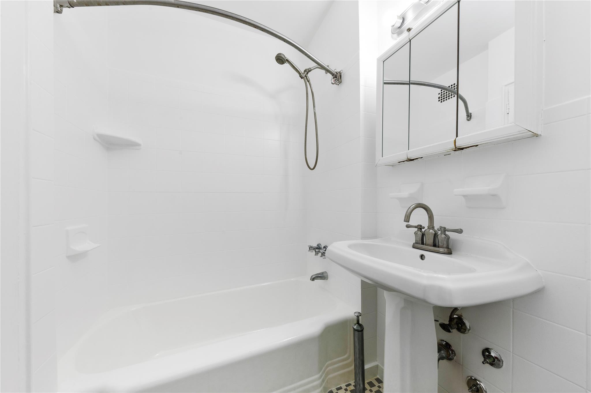 5355 Henry Hudson Parkway W # 4G, Bronx, NY 10471