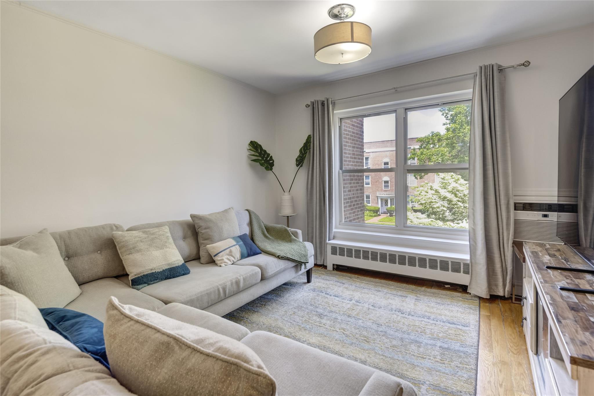 221 Middle Neck Road Road # M-4, Great Neck, NY 11021