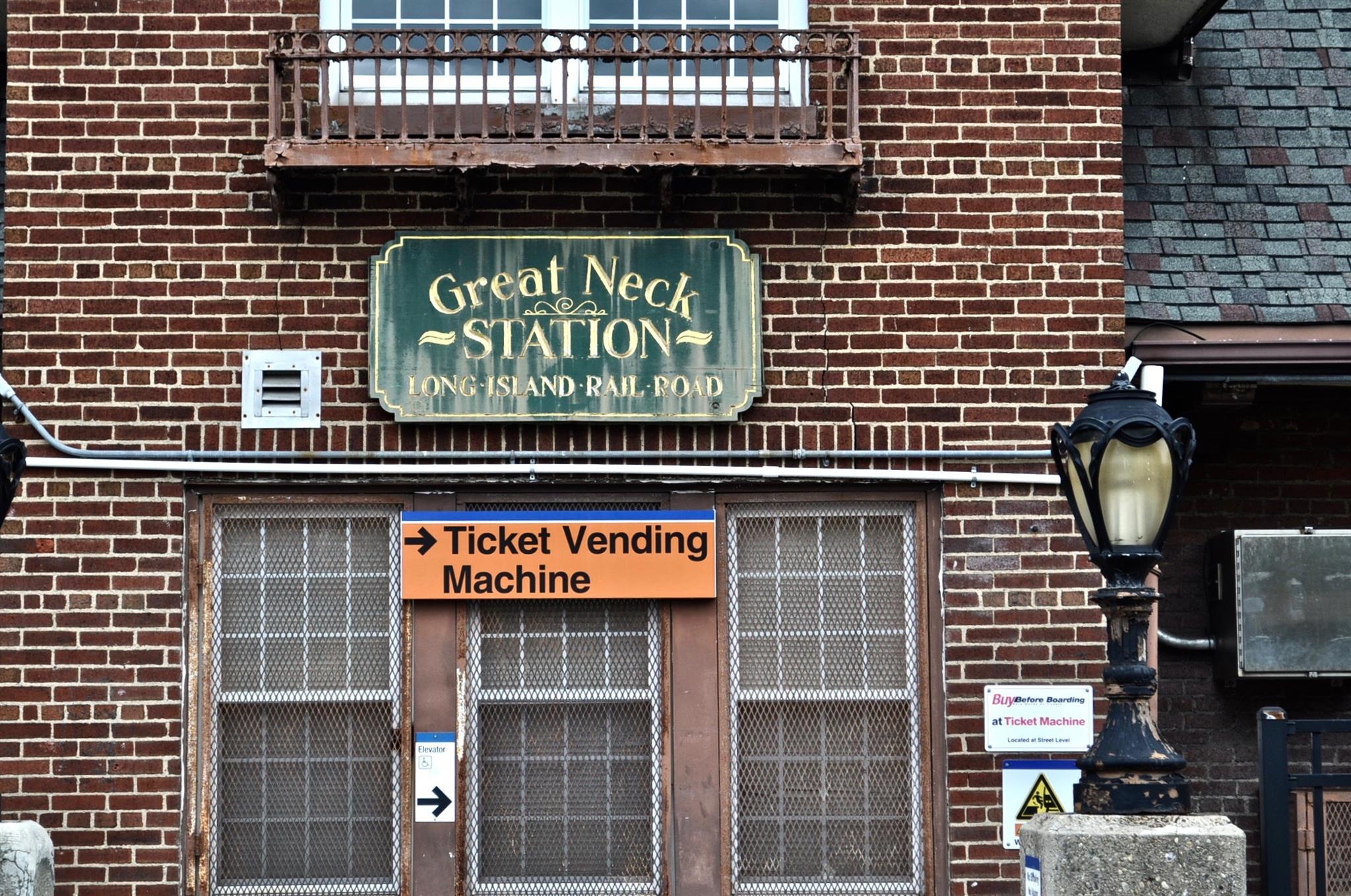 221 Middle Neck Road Road # M-4, Great Neck, NY 11021