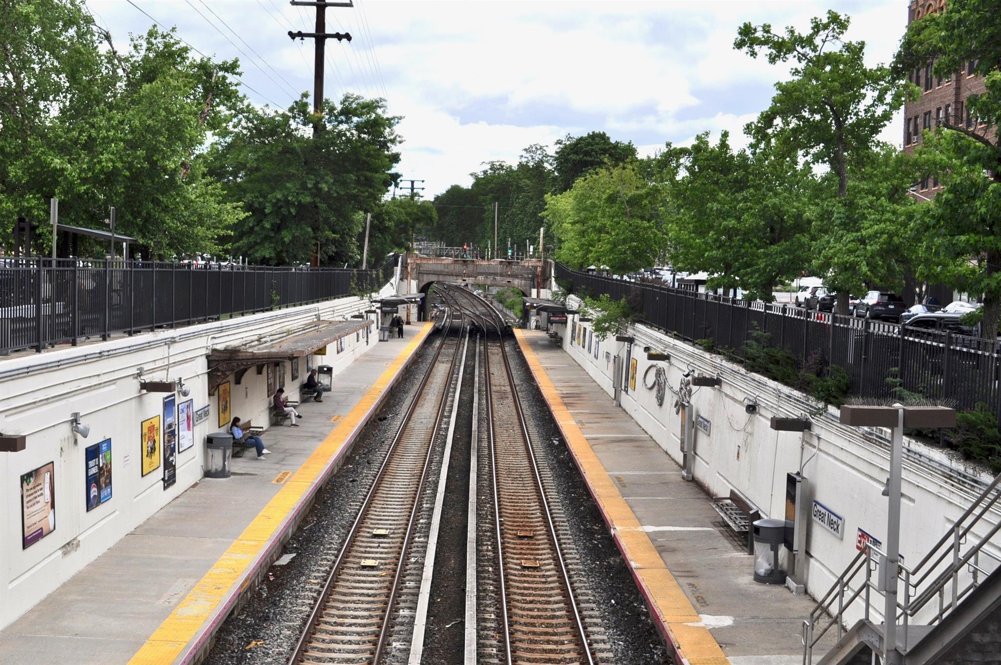 221 Middle Neck Road Road # M-4, Great Neck, NY 11021