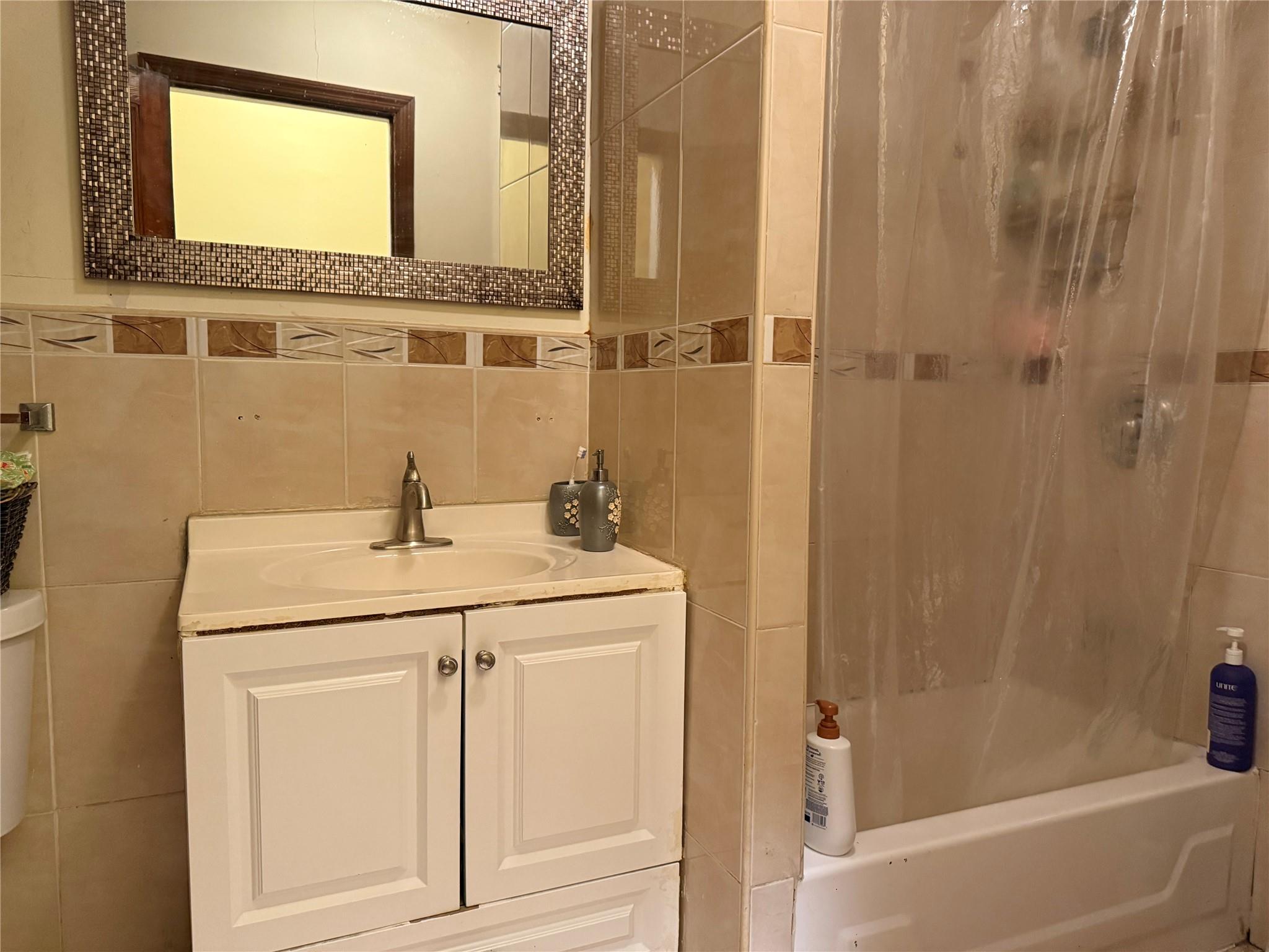 35-46 92 St Street, Jackson Heights, NY 11372