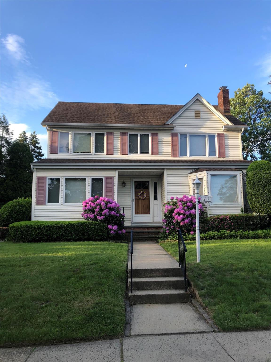 84 Hillcrest Avenue, Manhasset, NY 11030