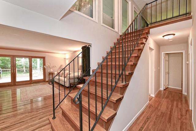 2 Wooded Court, Lloyd Harbor, NY 11743