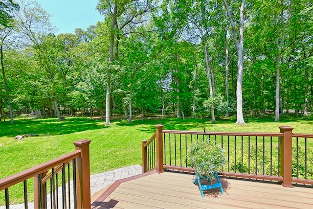 2 Wooded Court, Lloyd Harbor, NY 11743