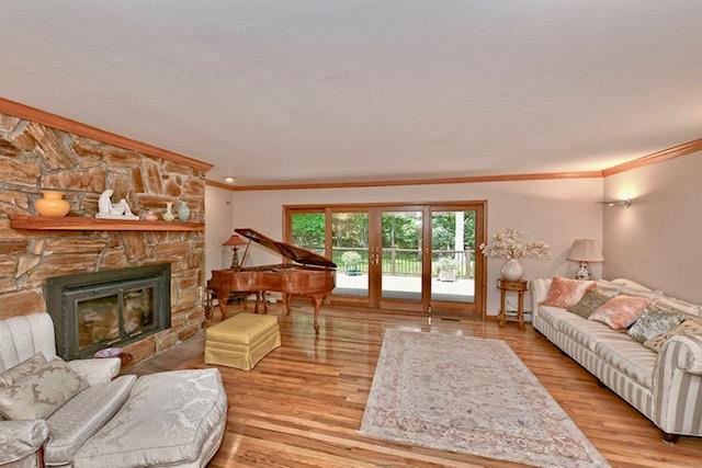 2 Wooded Court, Lloyd Harbor, NY 11743