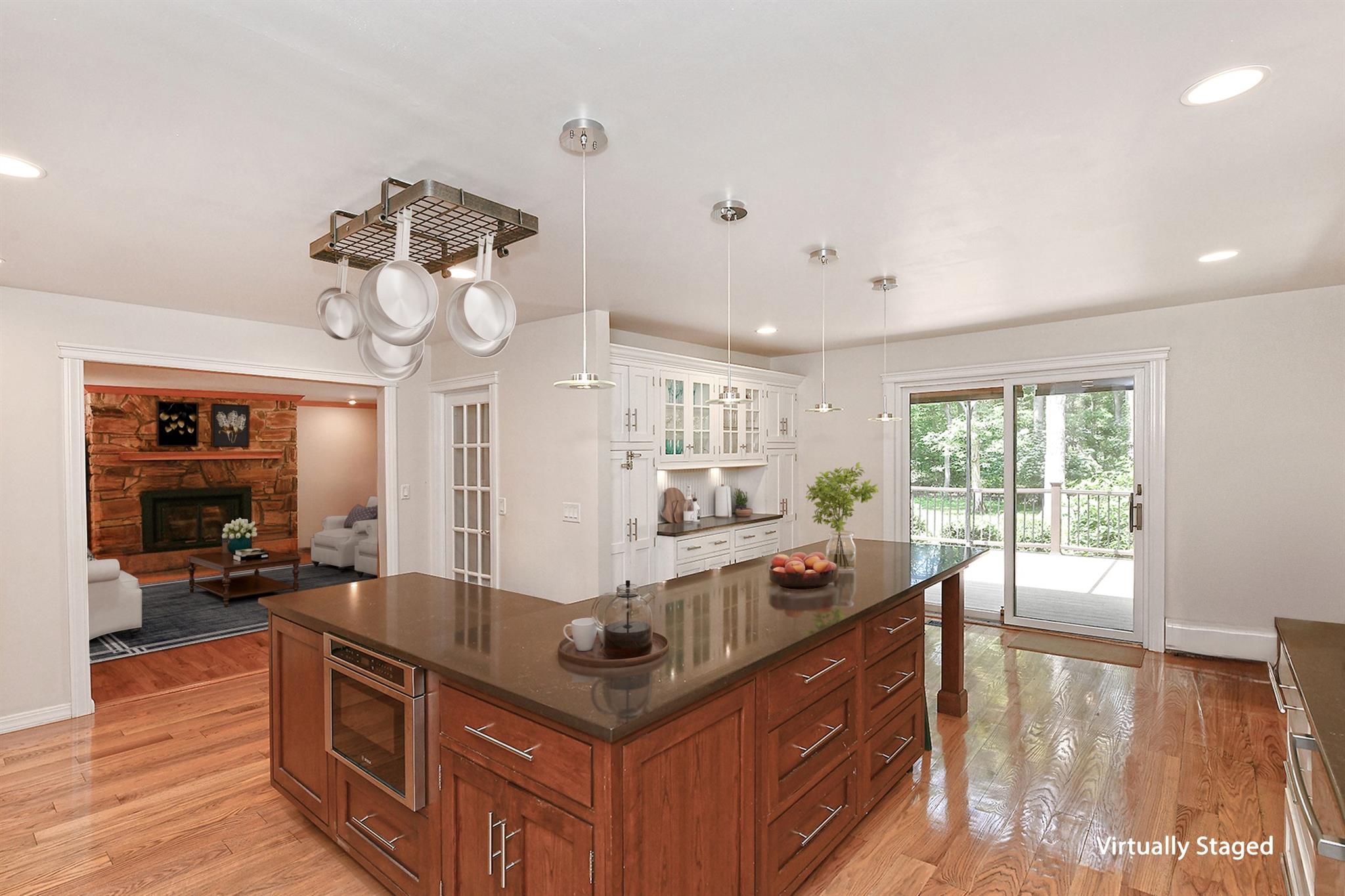 2 Wooded Court, Lloyd Harbor, NY 11743