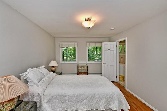 2 Wooded Court, Lloyd Harbor, NY 11743