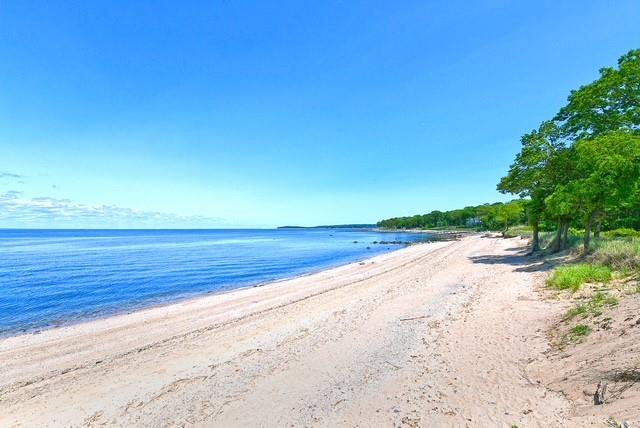 2 Wooded Court, Lloyd Harbor, NY 11743