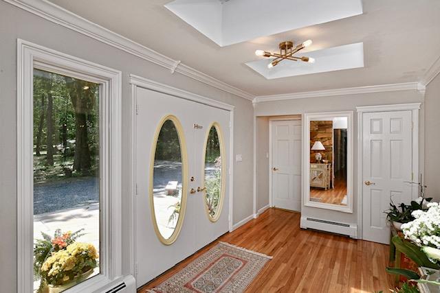 2 Wooded Court, Lloyd Harbor, NY 11743