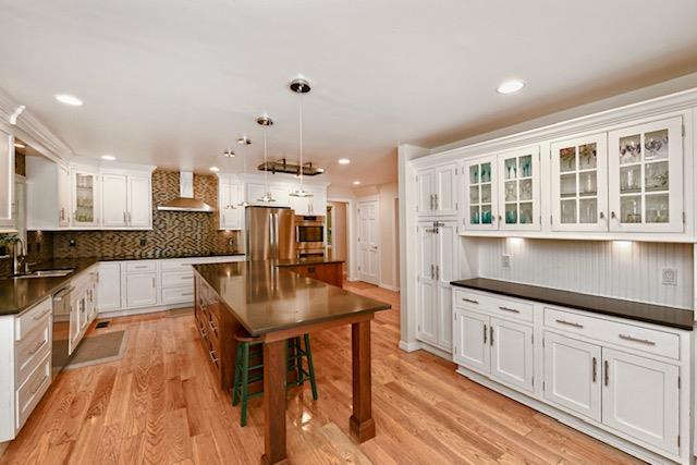 2 Wooded Court, Lloyd Harbor, NY 11743