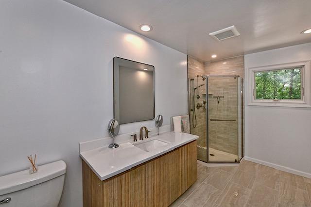 2 Wooded Court, Lloyd Harbor, NY 11743