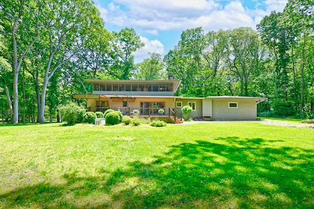 2 Wooded Court, Lloyd Harbor, NY 11743