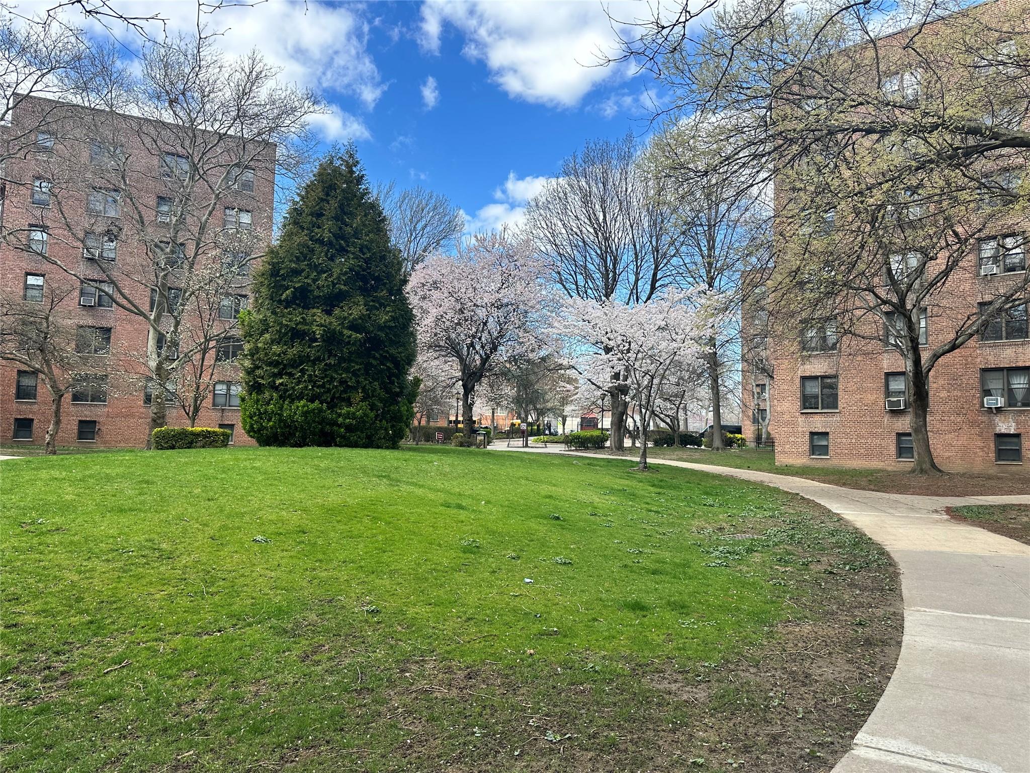 150-40 71 Avenue # 2F, Kew Garden Hills, NY 11367