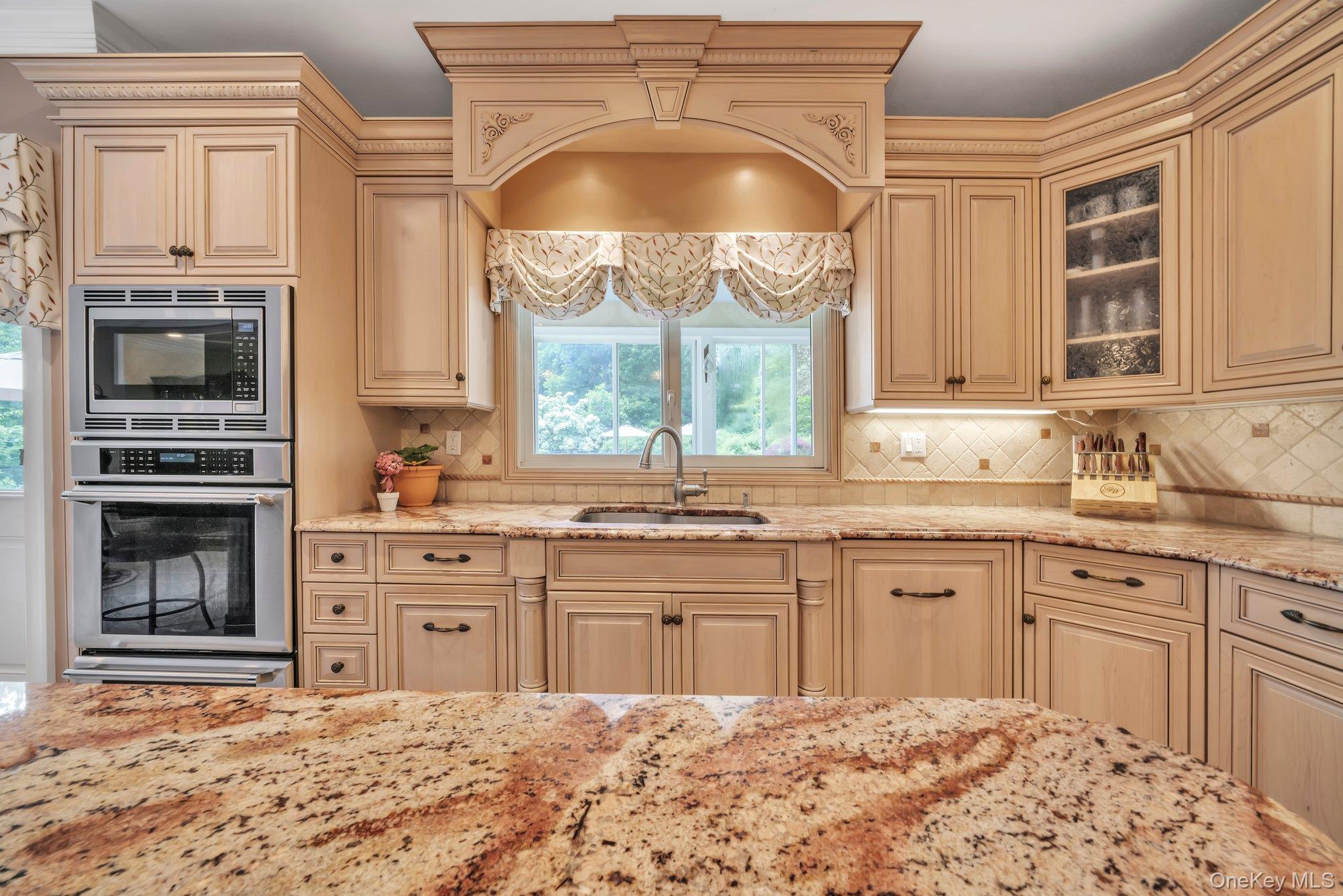 13 Locust Lane, Upper Brookville, NY 11545