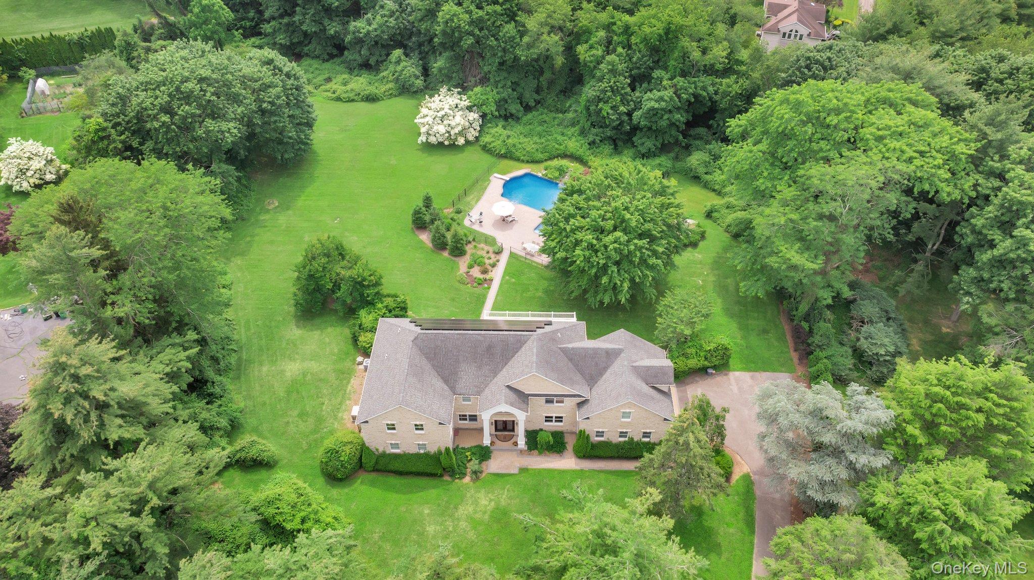 13 Locust Lane, Upper Brookville, NY 11545