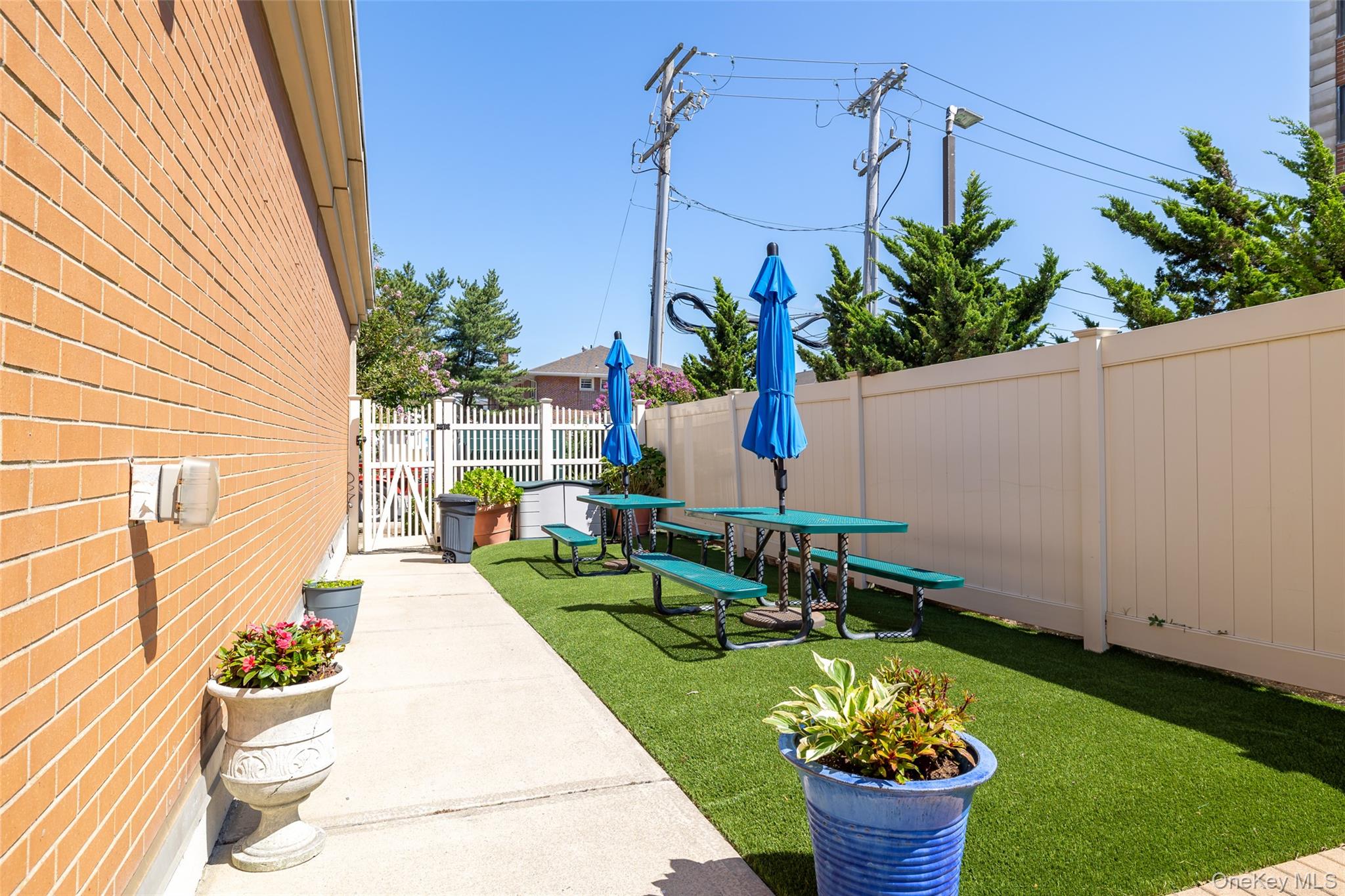 260 W Broadway # 2G, Long Beach, NY 11561