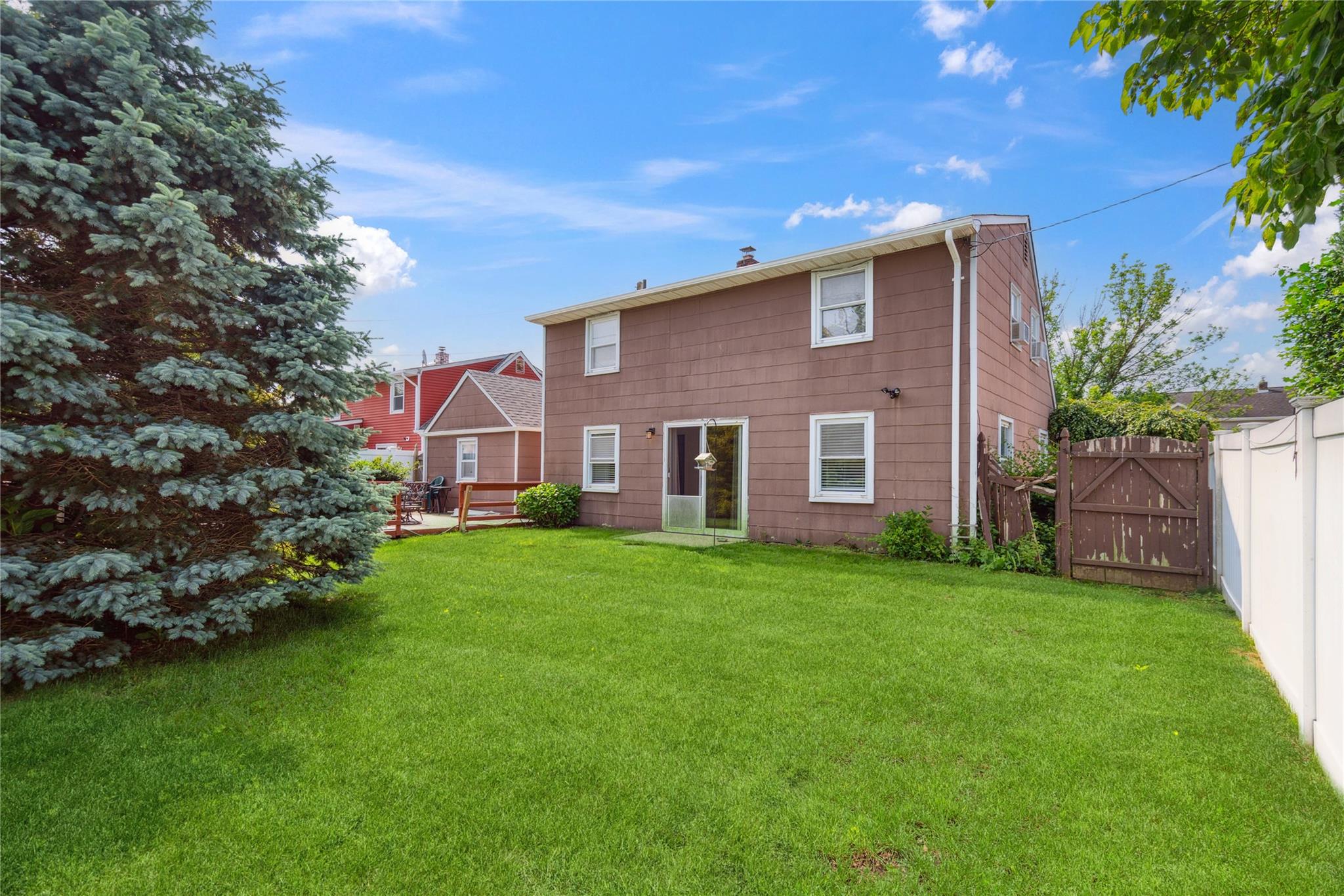 7 Anchor Lane, Levittown, NY 11756