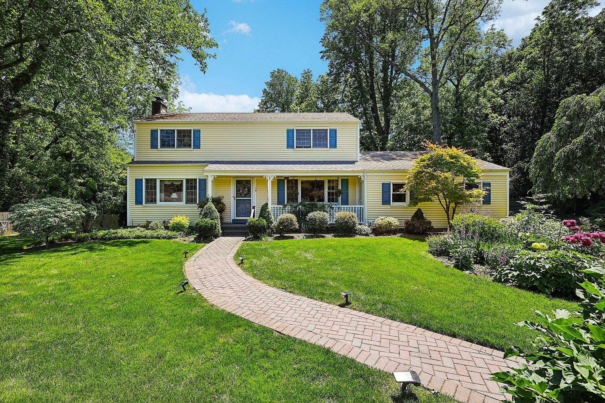 10 Harned Drive, Centerport, NY 11721