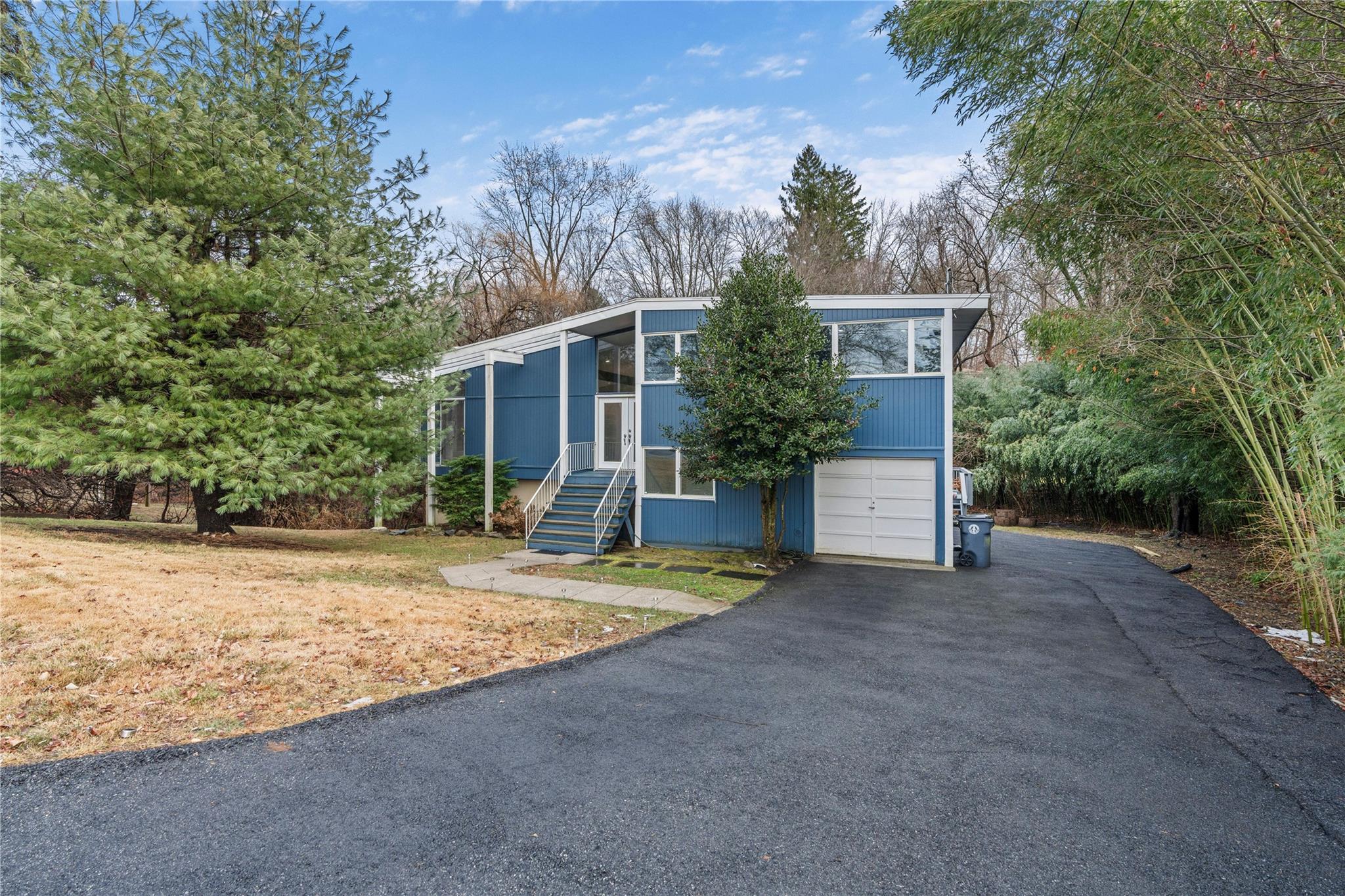 22 Balmoral Crescent, White Plains, NY 10607