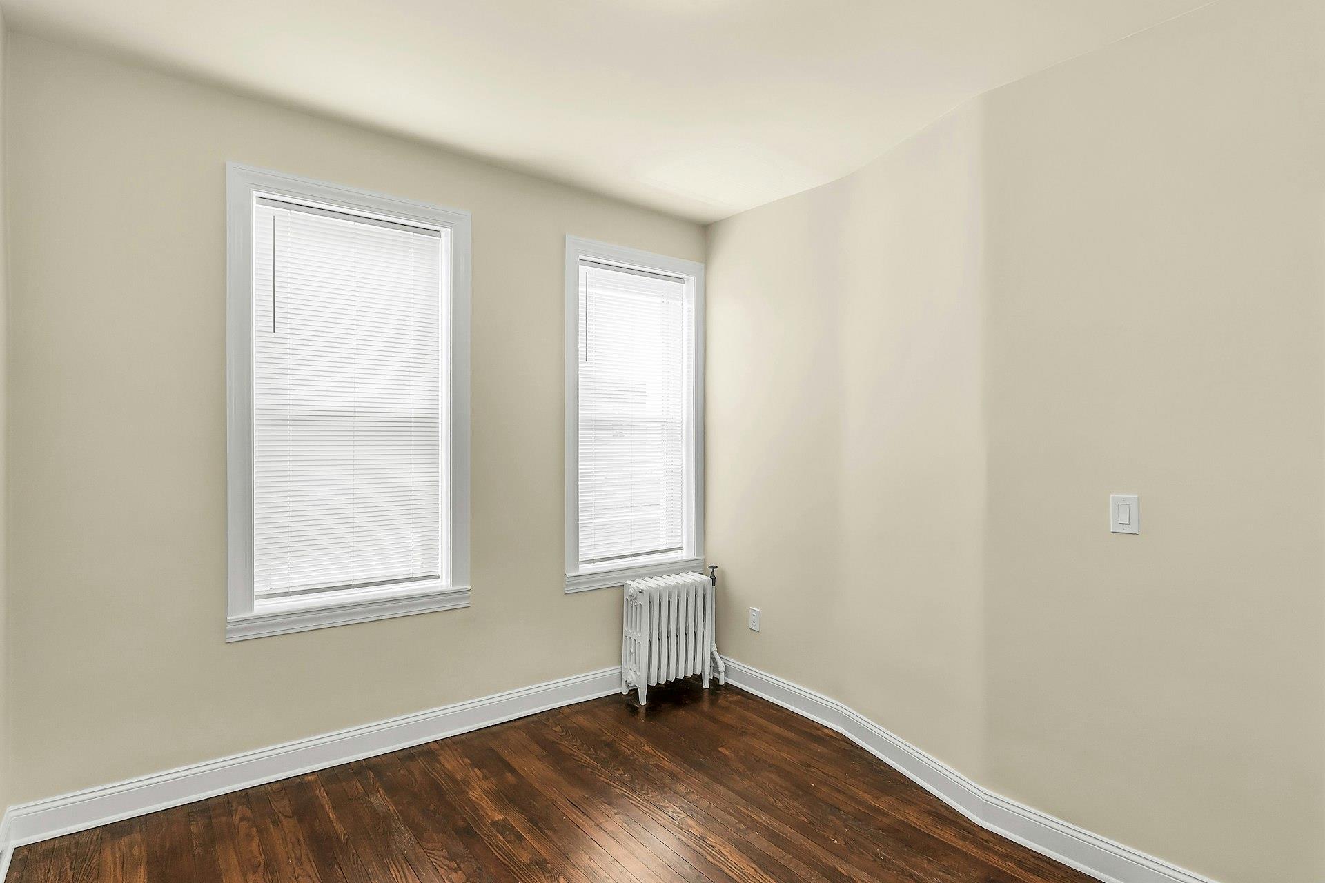 25-34 42nd Street, Astoria, NY 11103