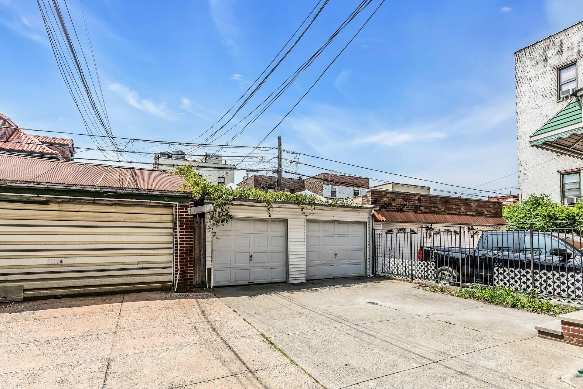 25-34 42nd Street, Astoria, NY 11103