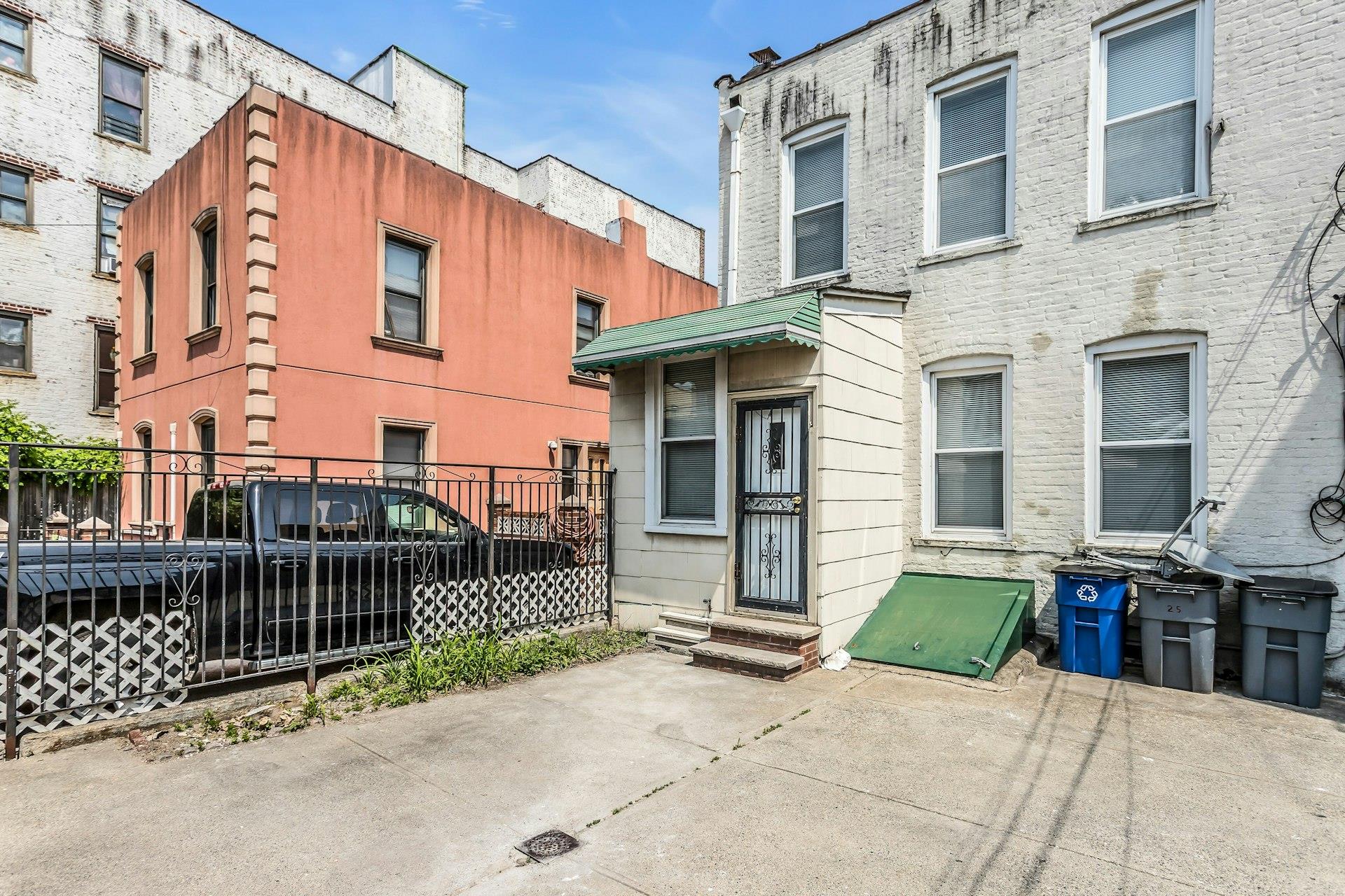 25-34 42nd Street, Astoria, NY 11103