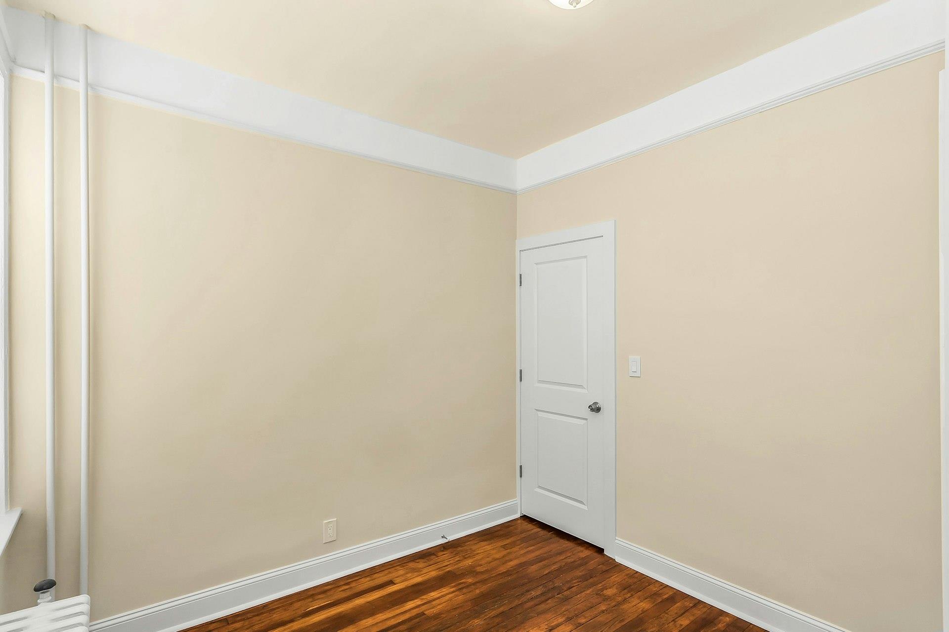 25-34 42nd Street, Astoria, NY 11103