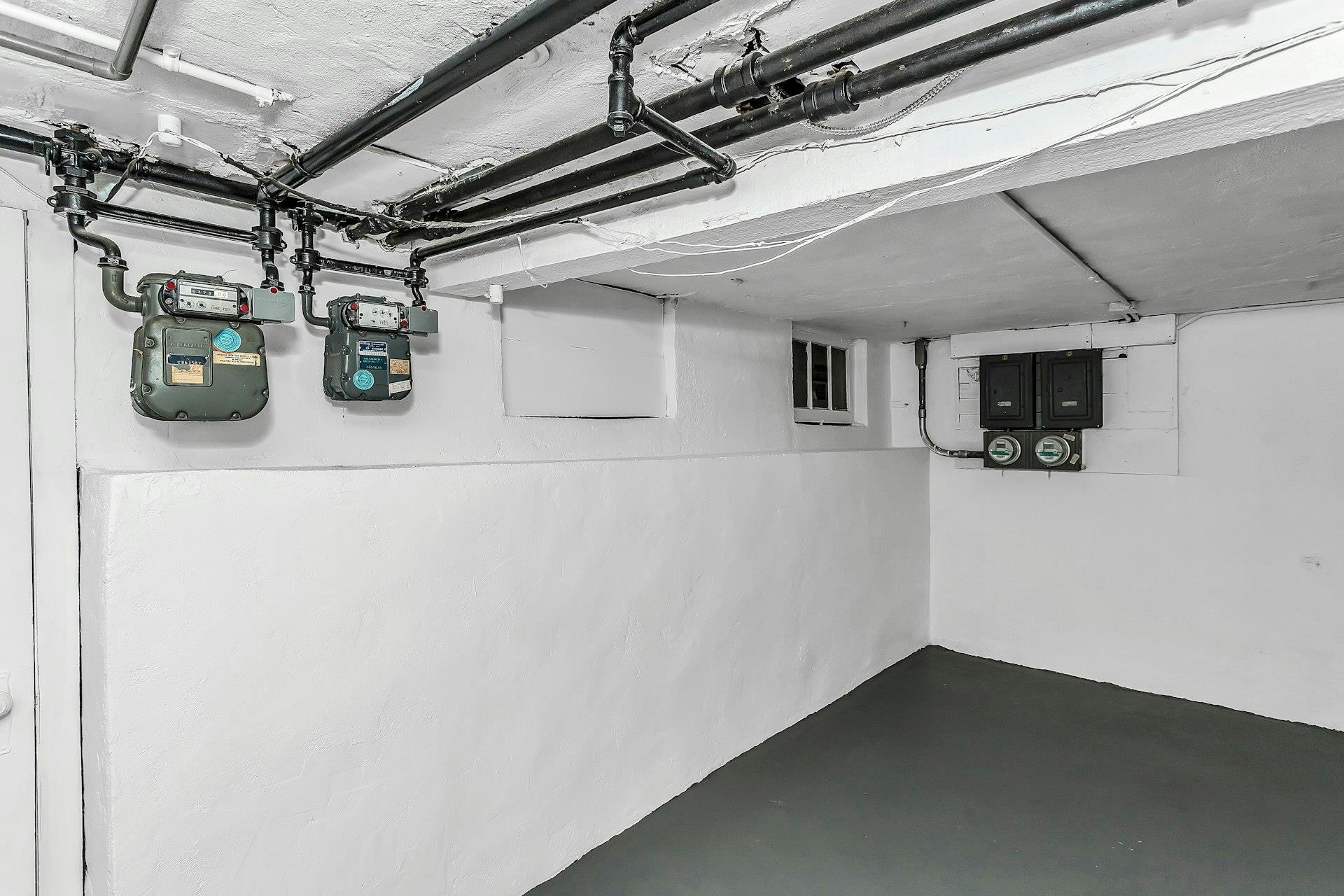 25-34 42nd Street, Astoria, NY 11103