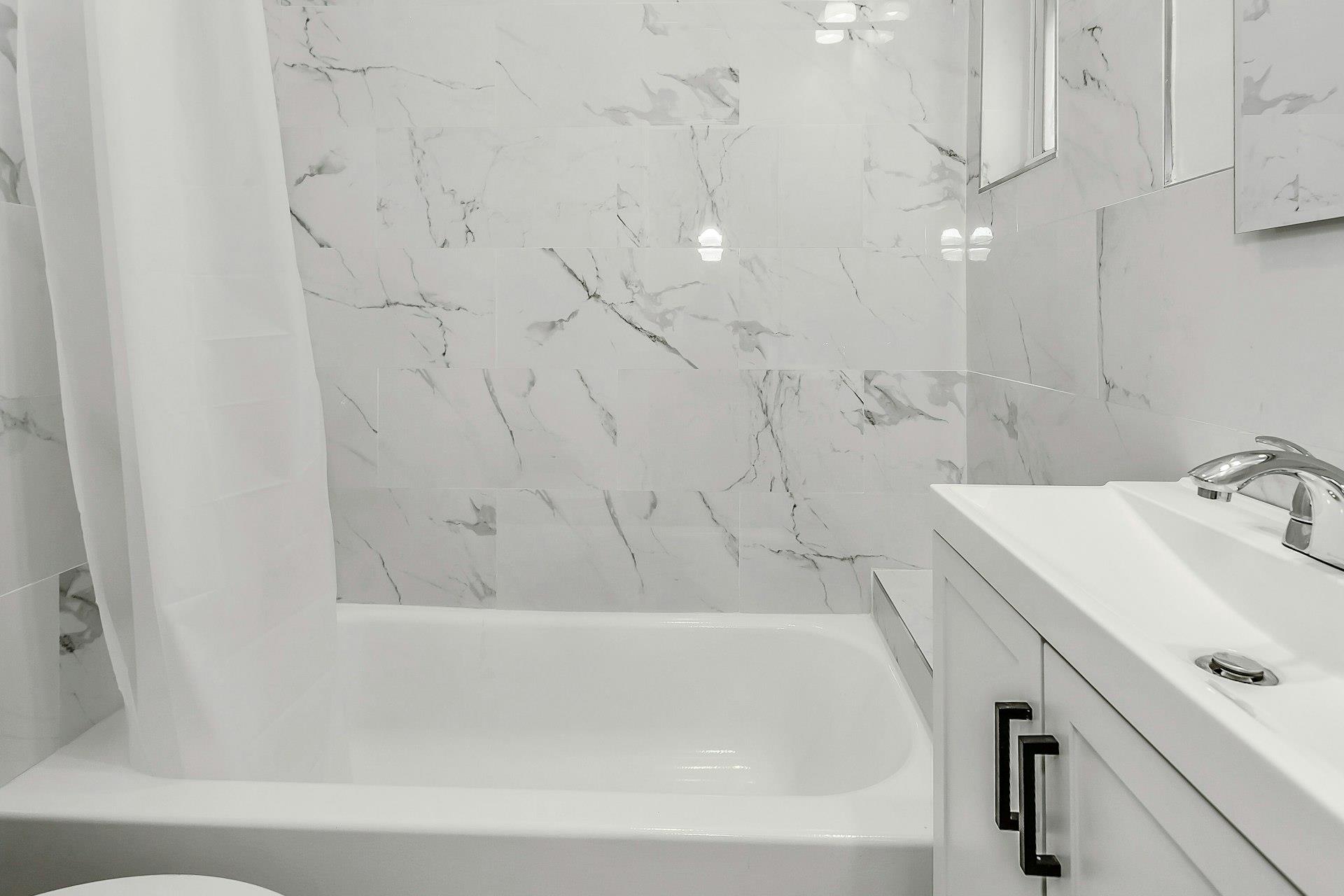 25-34 42nd Street, Astoria, NY 11103