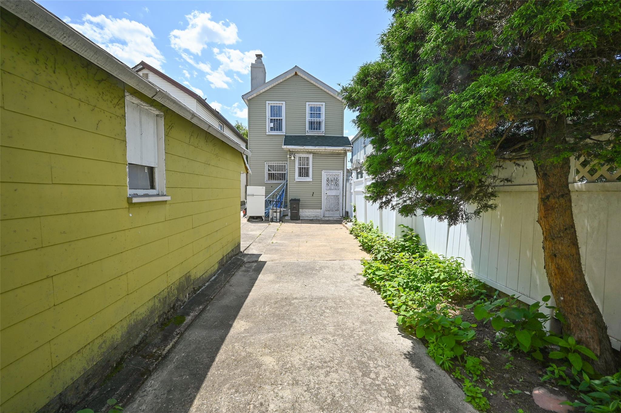 589 Milford Street, Brooklyn, NY 11208