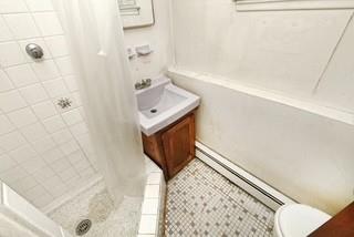 404 N Putnam Avenue, Lindenhurst, NY 11757