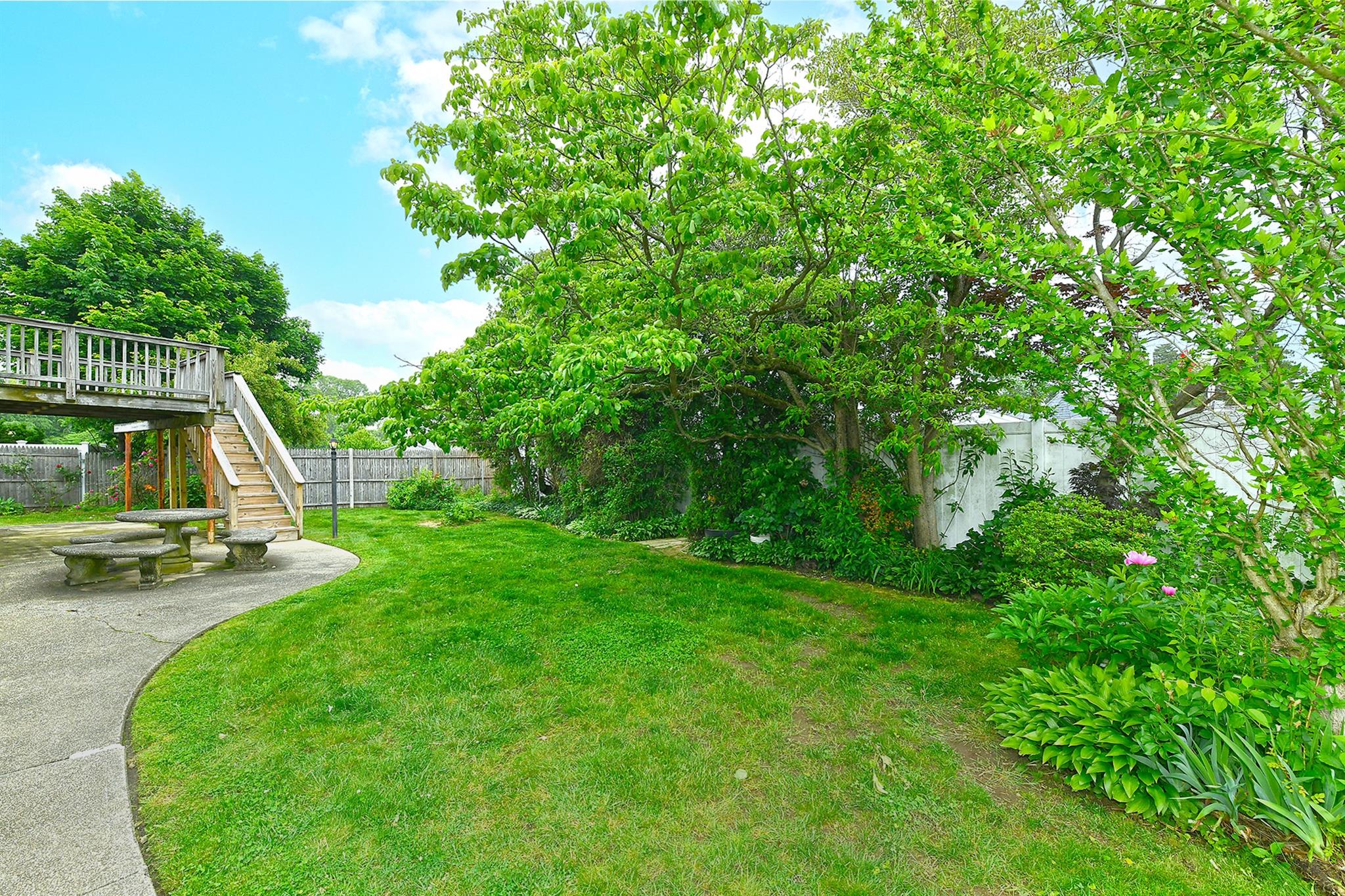 404 N Putnam Avenue, Lindenhurst, NY 11757