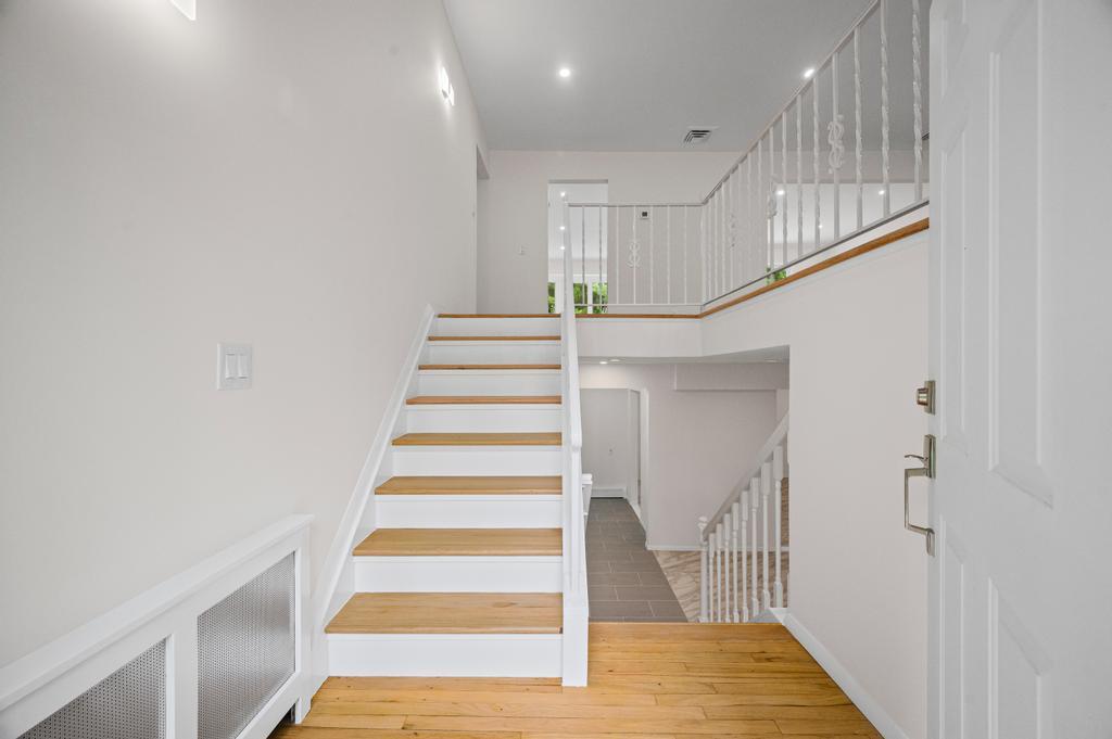 26 Ravine Road, Great Neck, NY 11023