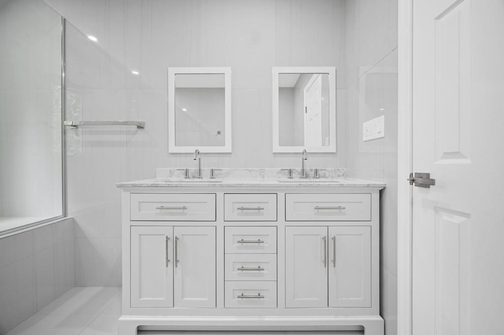 26 Ravine Road, Great Neck, NY 11023